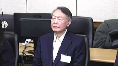 '비상계엄' 윤석열 첫 선고...'체포 방해' 등 징역 5년