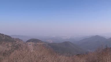 북서풍 불며 미세먼지 해소...도심 스케이트장 찾은 시민들