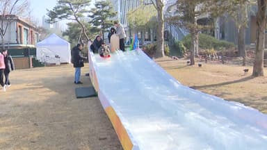 강추위 주춤하니 '밖으로'...곶감축제장서 눈썰매장서 즐거운 휴일