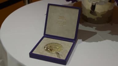 노벨상 선물 대가로 정권 잡나?...나치에 넘긴 노벨상 재소환