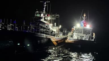 포항 앞바다서 낚싯배 엔진 고장...22명 구조