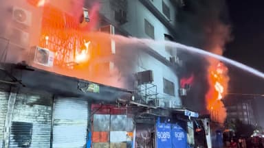 파키스탄 대형 쇼핑몰 화재...최소 3명 사망·10여 명 부상