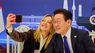 이 대통령, 이번엔 멜로니와 '삼성 휴대전화'로 셀카