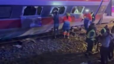 스페인 고속열차 두 대 정면충돌...최소 39명 사망