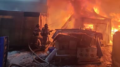 충남 아산 자동차 장비 공장서 불...건물 1동 전소