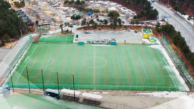 [단독] '25억' 운동장 헐고 명당에 호텔...고성군의 수상한 교환