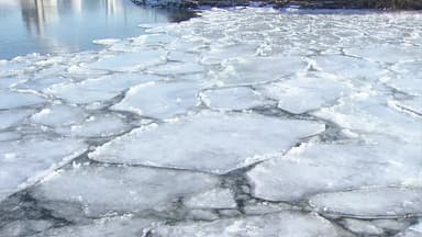 엿새째 한파, 얼어붙은 한강...당분간 강추위 계속