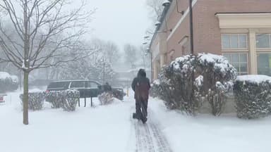 미, 초강력 눈폭풍...70만 가구 정전·항공편 결항