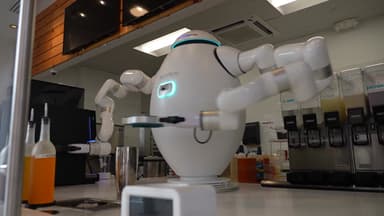 로봇이 일하는 시대...현실화하는 고용 충격