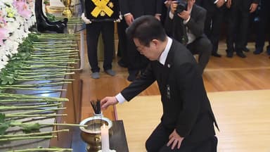 이 대통령, 이해찬 전 총리 조문...무궁화장 추서