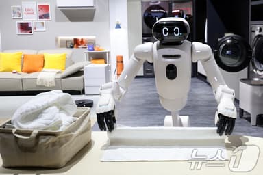 360도 회전 휴머노이드, 가사 해방 홈 로봇…K-로봇, CES 달궜다