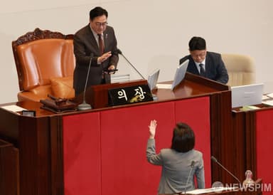 발언권 강제 박탈에 무선마이크 등장…파국으로 막 내린 정기국회