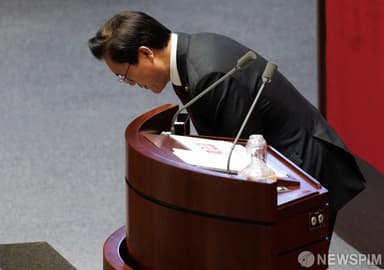 송석준, 필리버스터 도중 큰절..."비상계엄 사태에 사과"