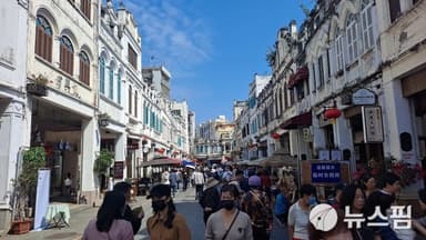 [영상 차이나로드] 예수는 중국인을 사랑~  거리 전도 나선 하이난, 여기 중국 맞아