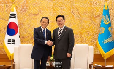 李대통령 "한일, 앞마당 함께 쓰는 옆집"…아소 전 총리 "정상회담 큰 성과"