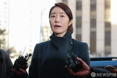 '공천헌금 1억 의혹' 강선우, 첫 경찰 출석..."원칙 지키는 삶 살아와"