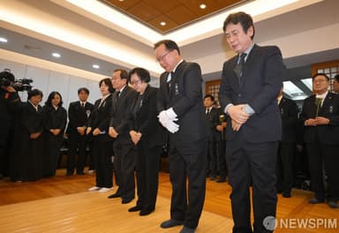 故 이해찬 전 총리 빈소 첫 날 조문 시작…정치권·시민들 발길 이어져