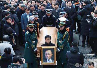 故 이해찬 전 총리 유해 서울대병원 빈소 도착…정오부터 조문 가능