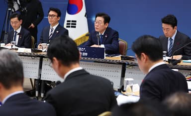 논란 커진 생중계 업무보고…"소통효과 더 크다"[영상]