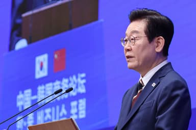 李대통령 "한중교역 정체…새 항로, 시장개척 반드시 필요"[영상]