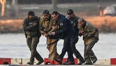 "베네수엘라 국경 난민들, 마두로 체포되자 환호"