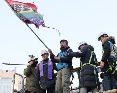 1년 고공농성에도 풀리지 않는 세종호텔 사태, 왜?[영상]