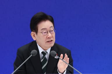 李대통령 "환율, 1~2달 뒤 1400원 전후로 떨어질 것"