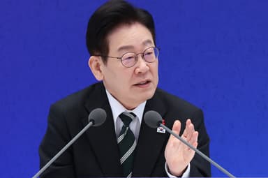 李대통령 "北, 1년에 핵무기 10~20개용 핵물질 생산…포기하겠나"