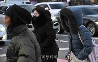 [날씨 LIVE] 새해 첫날 '강력 한파'…밤부터 전라 서해안·제주 눈
