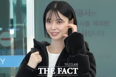 [현장FACT] '공항패션도 1티어'…권나라 日 출국길서 빛난 '미모' (영상)
