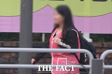 [현장FACT] '도시락 소동'·'김장 조끼 패션'... 날씨만큼 포근했던 수능장 풍경 (영상)