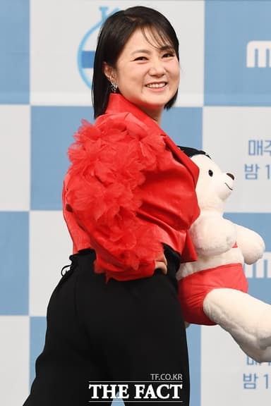 [강일홍의 이슈토크] '침묵 깬' 박나래…매니저 의혹 해명 '되레 역풍'