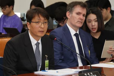 쿠팡, '면책조항' 공지 30일→7일 단축 논란···여론 악화 속 대표 사임