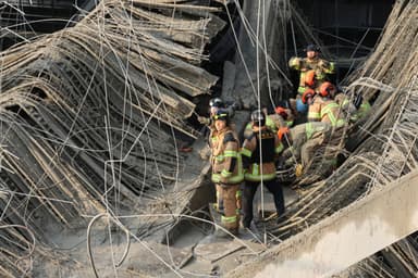 광주대표도서관 2층 옥상부터 ‘와르르’···1명 사망·3명 매몰 위치 확인중