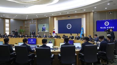 李 "송전망, 왜 한전이 빚내서 하나"···국민펀드 등 '개미 투자' 활용 제안