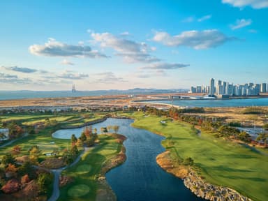 마천루 배경 환상코스에 LIV 대회까지···K골프장 선두엔 잭니클라우스