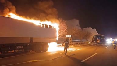 경북 칠곡서 대형 화물차 추돌 화재…2명 사상