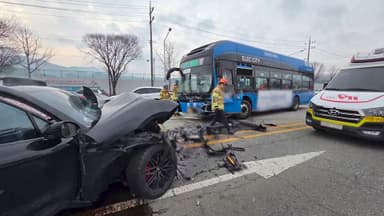 대구서 포르쉐 SUV·시내버스 충돌…13명 중경상