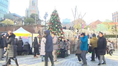 성탄절 맞아 축제 분위기 가득…명동성당 북적