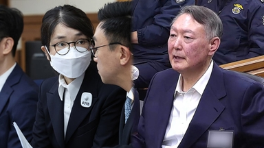 '매관매직' 김건희 추가 기소…尹부부 뇌물은 경찰 이첩