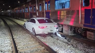 용산서 '만취운전' 승용차가 열차 충돌…31명 대피