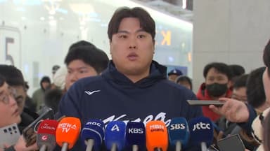 '투수 조장' 맡은 류현진…WBC 대표팀 출정