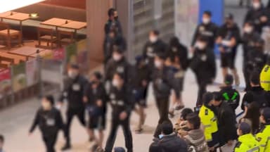 '압송' 캄보디아 범죄조직원 49명 부산경찰청 조사