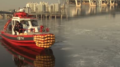 강추위에 한강도 꽁꽁…"얼음 깨고 비상로 확보"