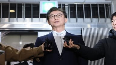 '통일교 의혹' 전재수 경찰 출석…"명백히 안 받아"