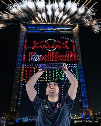 테트리스 대회 결승, 드론 2,800대로 하늘에서 펼쳐졌다