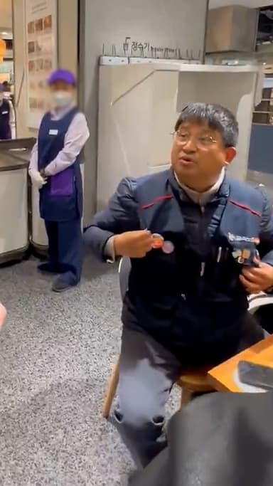 노조노조 조끼 손님 제지 논란에 롯데백화점 대표 명의 사과