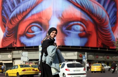 오랜 제재로 경제난, 하마스 돕다 재정난… 나라가 나락에 빠져