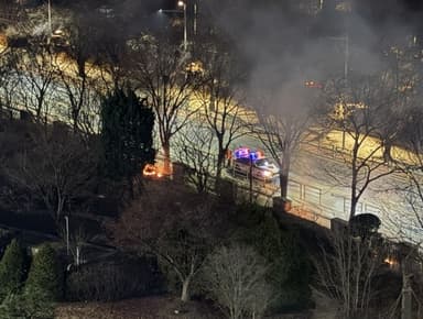 국회 외곽 담장에 불 지른 남성 체포…'정치 불만' 추정