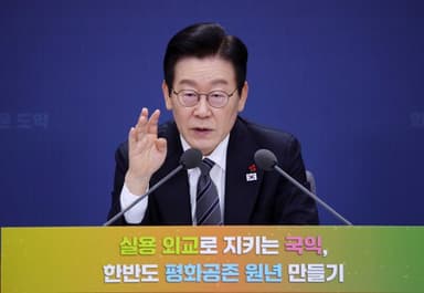 이대통령 “北 노동신문 공개 막는 이유가 뭐냐…국민들 의식 수준 너무 폄하”